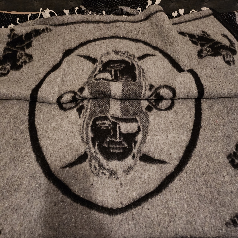 Raiders Poncho - Picture 8 of 8